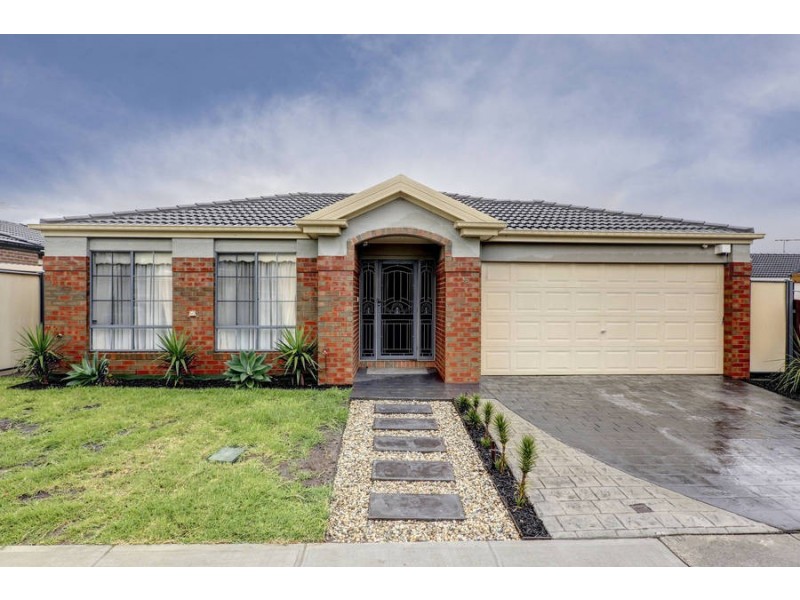 33 Rio Grande Drive, Roxburgh Park VIC 3064