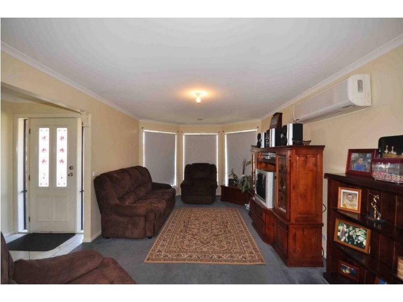 45 Marne Drive, Roxburgh Park VIC 3064