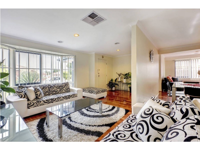 7 Gunbower Crescent, Meadow Heights VIC 3048