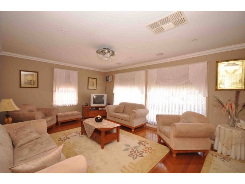 15 Smeaton Avenue, Dallas VIC 3047