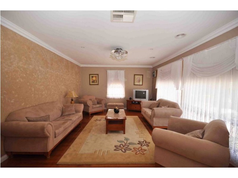 15 Smeaton Avenue, Dallas VIC 3047