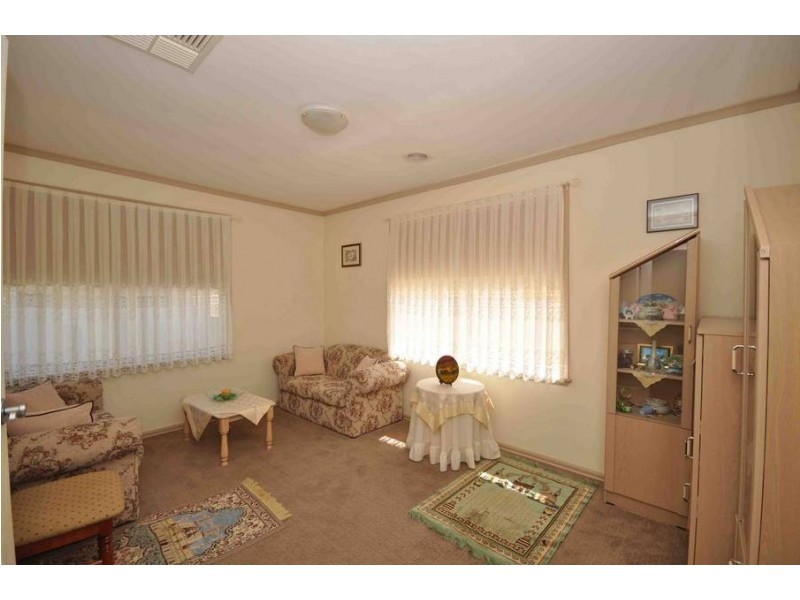 15 Smeaton Avenue, Dallas VIC 3047