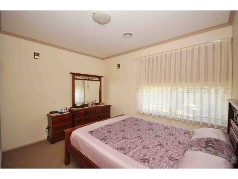 15 Smeaton Avenue, Dallas VIC 3047