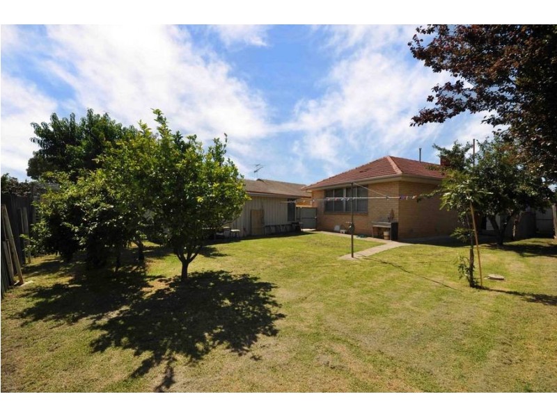 15 Smeaton Avenue, Dallas VIC 3047