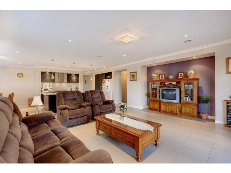 59 Serendip Crescent, Greenvale VIC 3059