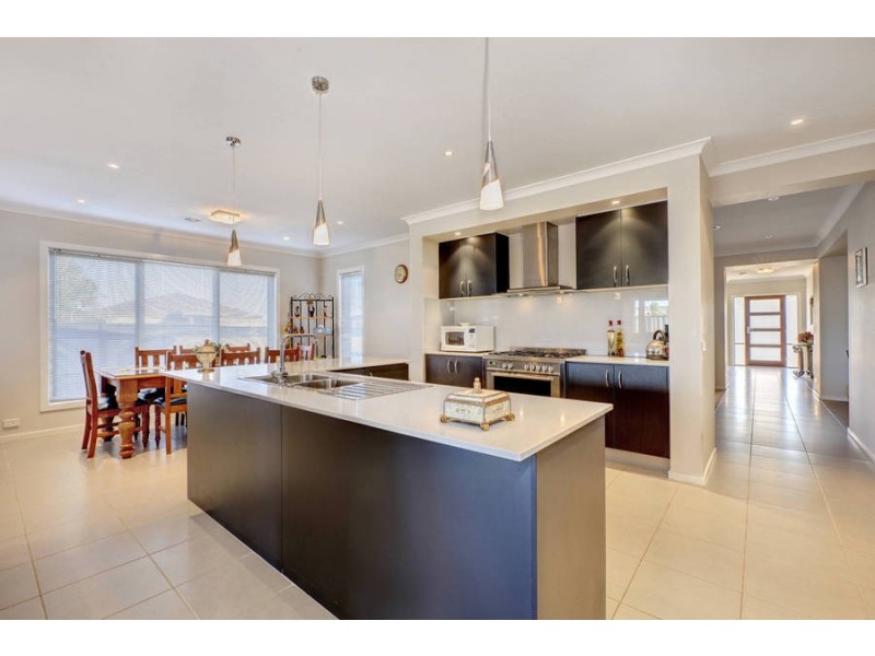 59 Serendip Crescent, Greenvale VIC 3059