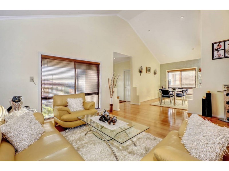 33 Arkley Drive, Greenvale VIC 3059