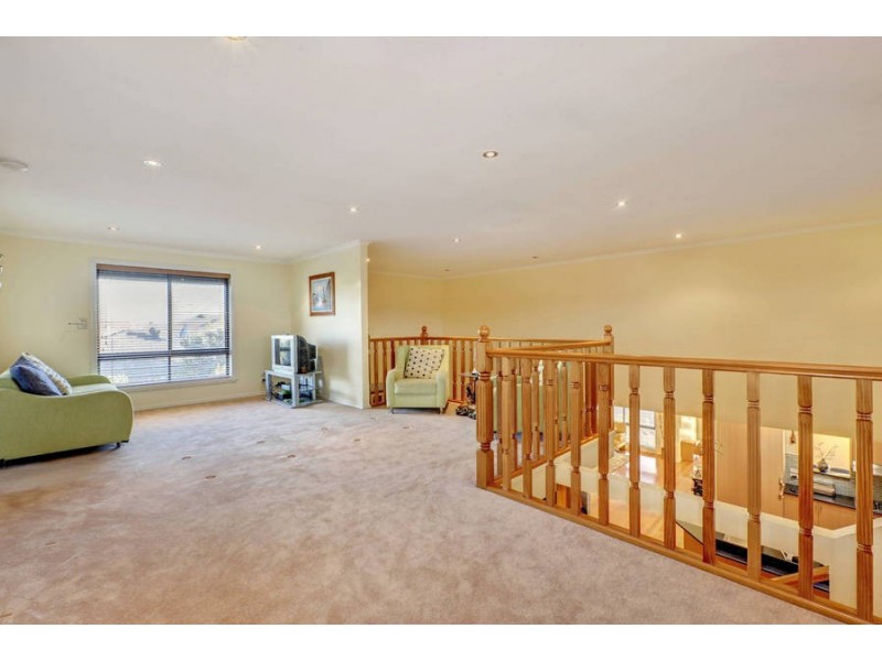 33 Arkley Drive, Greenvale VIC 3059