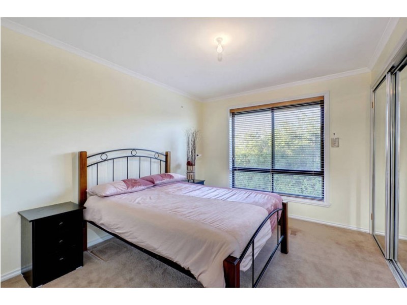 33 Arkley Drive, Greenvale VIC 3059
