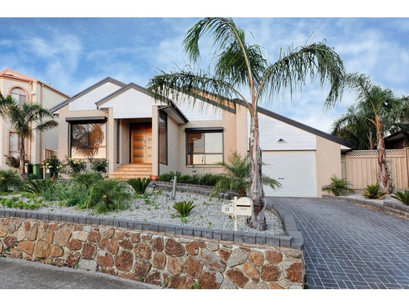 33 Arkley Drive, Greenvale VIC 3059