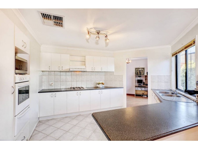 20 Rio Grande Drive, Roxburgh Park VIC 3064