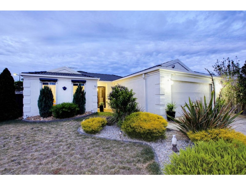 31 Lachlan Crescent, Roxburgh Park VIC 3064