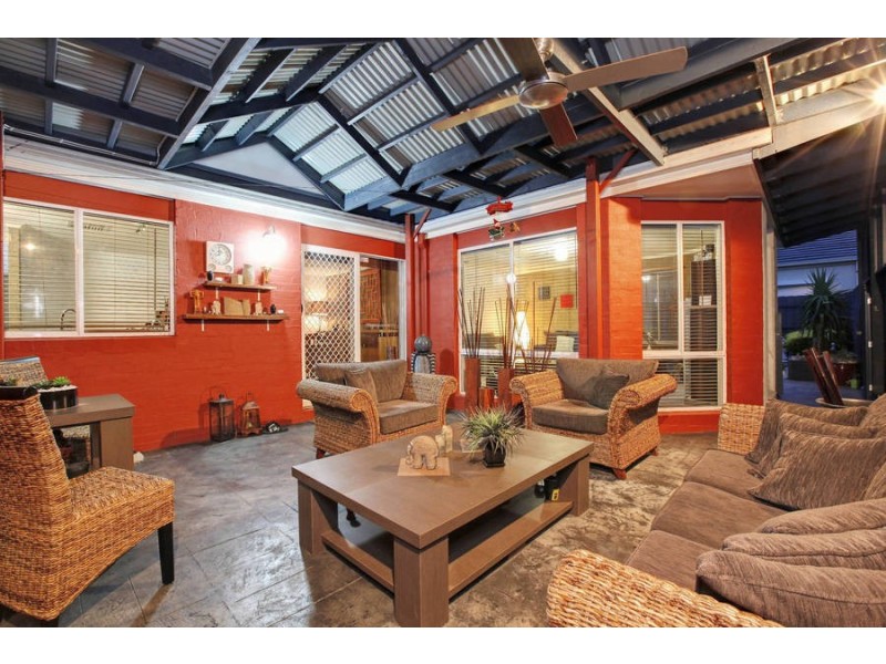 31 Lachlan Crescent, Roxburgh Park VIC 3064