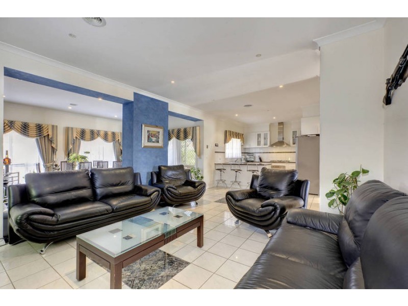 14 Wattlebird Street, Roxburgh Park VIC 3064