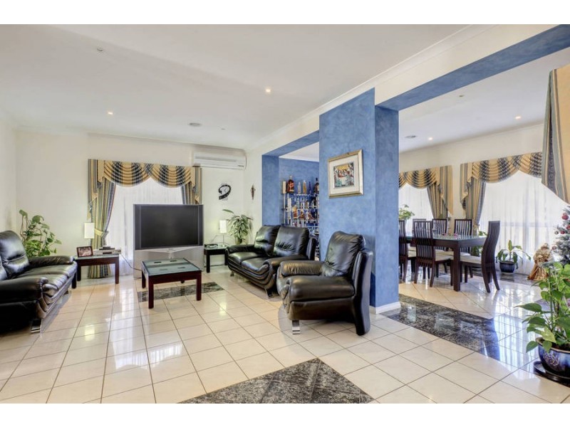 14 Wattlebird Street, Roxburgh Park VIC 3064