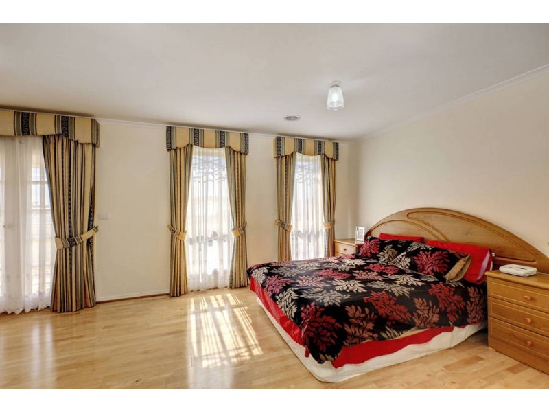 14 Wattlebird Street, Roxburgh Park VIC 3064