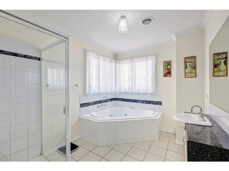 14 Wattlebird Street, Roxburgh Park VIC 3064