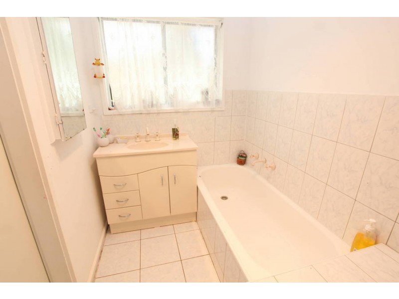 12 Woodburn Crescent, Meadow Heights VIC 3048