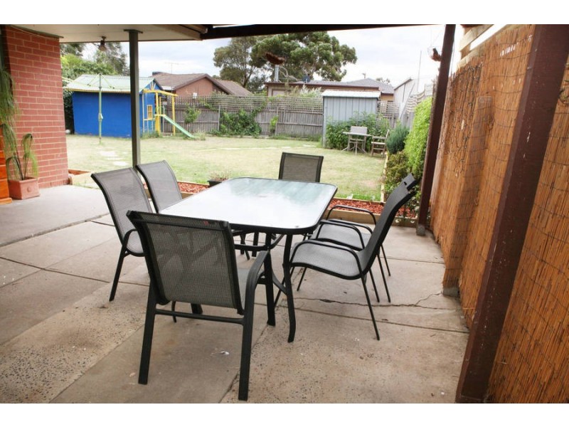 12 Woodburn Crescent, Meadow Heights VIC 3048