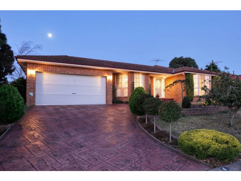 4 Weir Court, Roxburgh Park VIC 3064