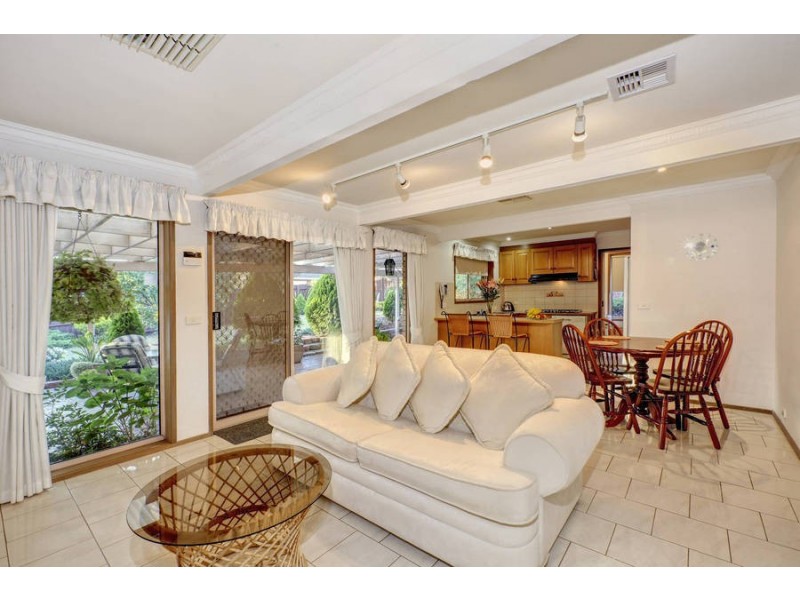 4 Weir Court, Roxburgh Park VIC 3064