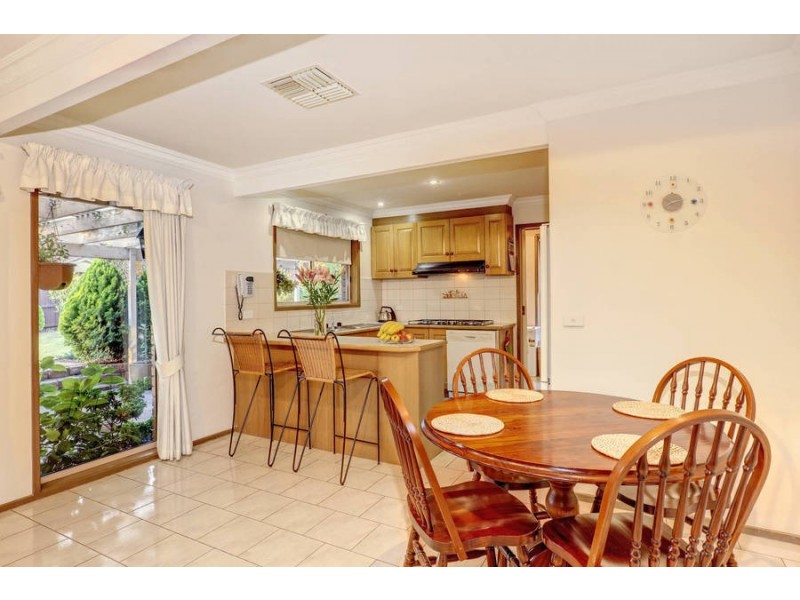 4 Weir Court, Roxburgh Park VIC 3064