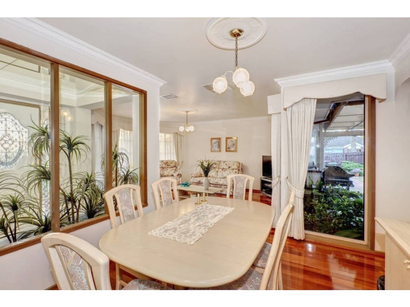 4 Weir Court, Roxburgh Park VIC 3064