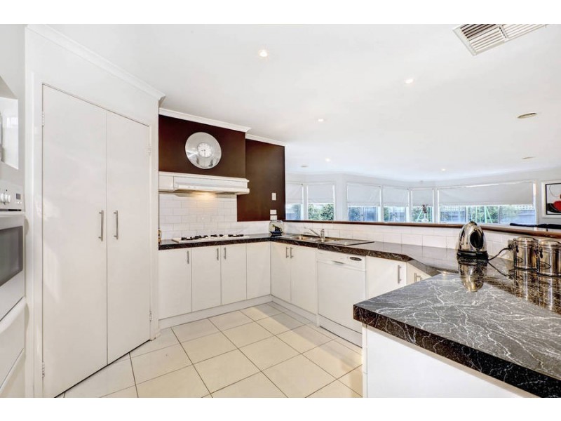 12 Sherwin Place, Roxburgh Park VIC 3064