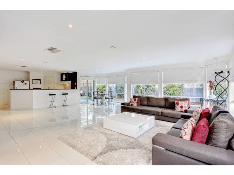 12 Sherwin Place, Roxburgh Park VIC 3064