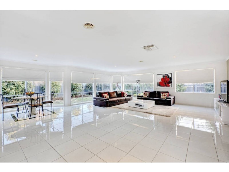 12 Sherwin Place, Roxburgh Park VIC 3064