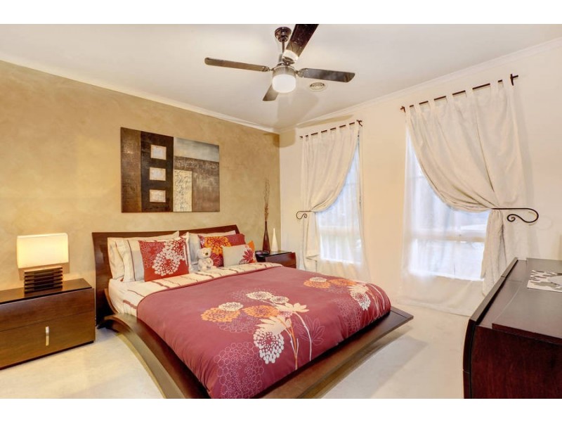 12 Sherwin Place, Roxburgh Park VIC 3064