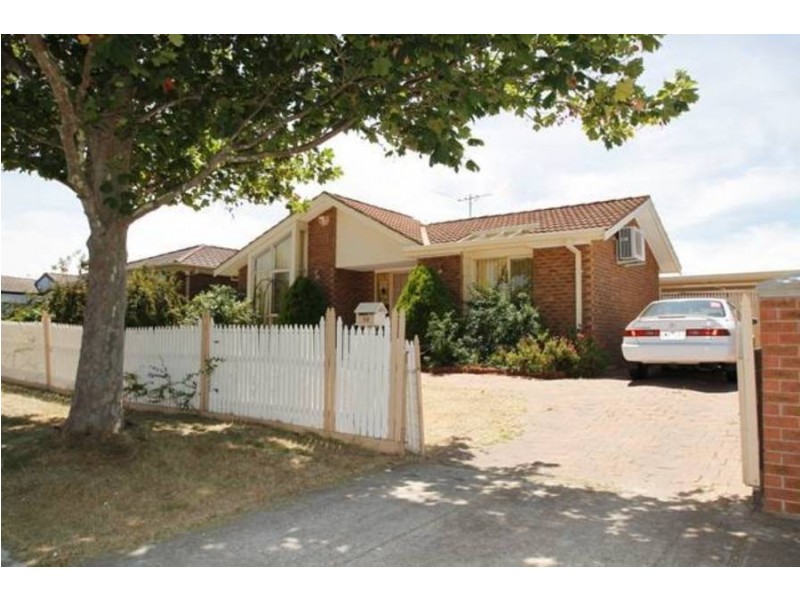 10 Paringa Boulavard, Meadow Heights VIC 3048