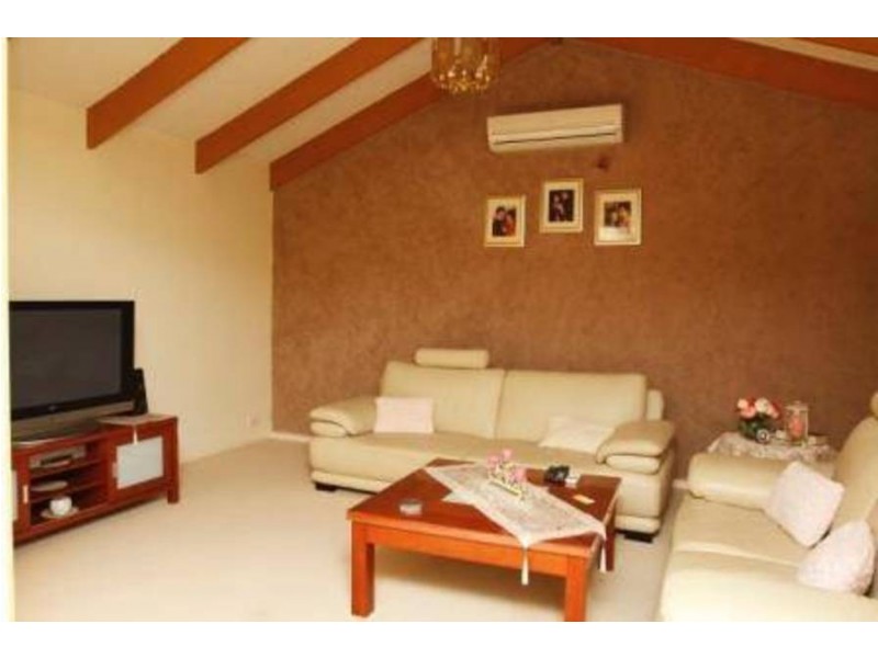 10 Paringa Boulavard, Meadow Heights VIC 3048