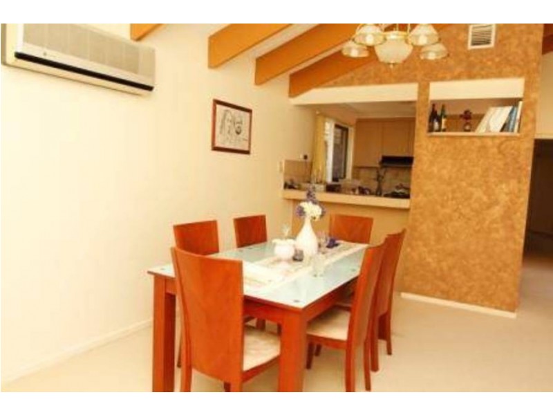 10 Paringa Boulavard, Meadow Heights VIC 3048