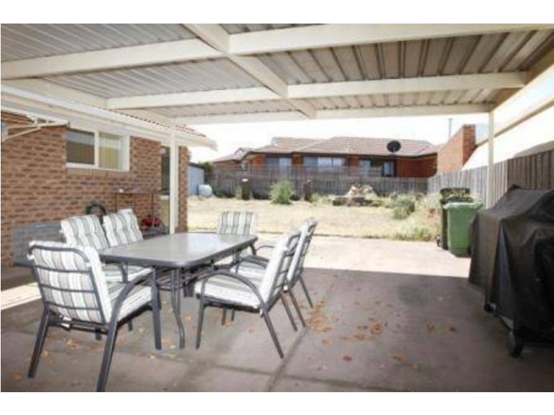 10 Paringa Boulavard, Meadow Heights VIC 3048