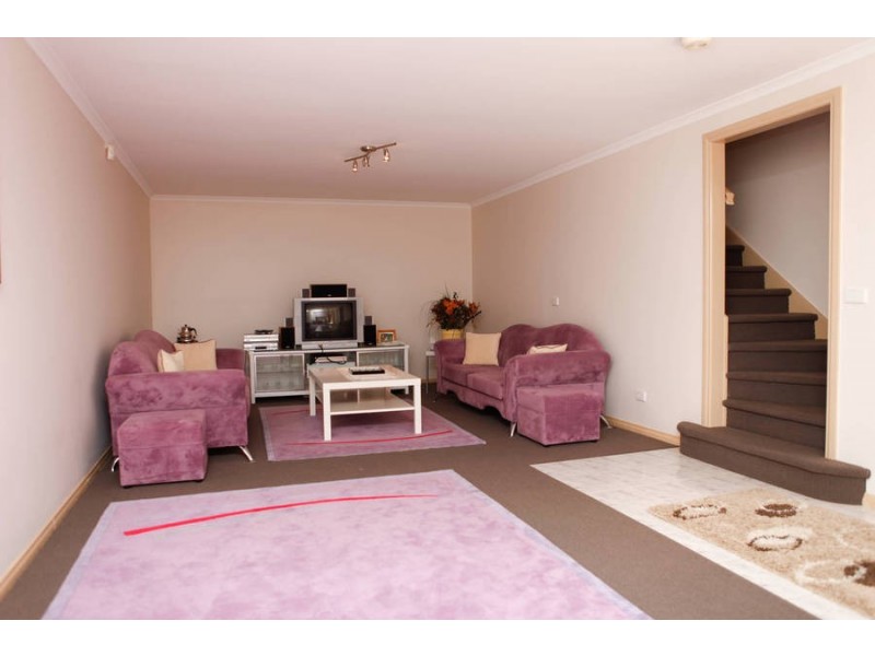 4/4 Shankland Boulevard, Meadow Heights VIC 3048