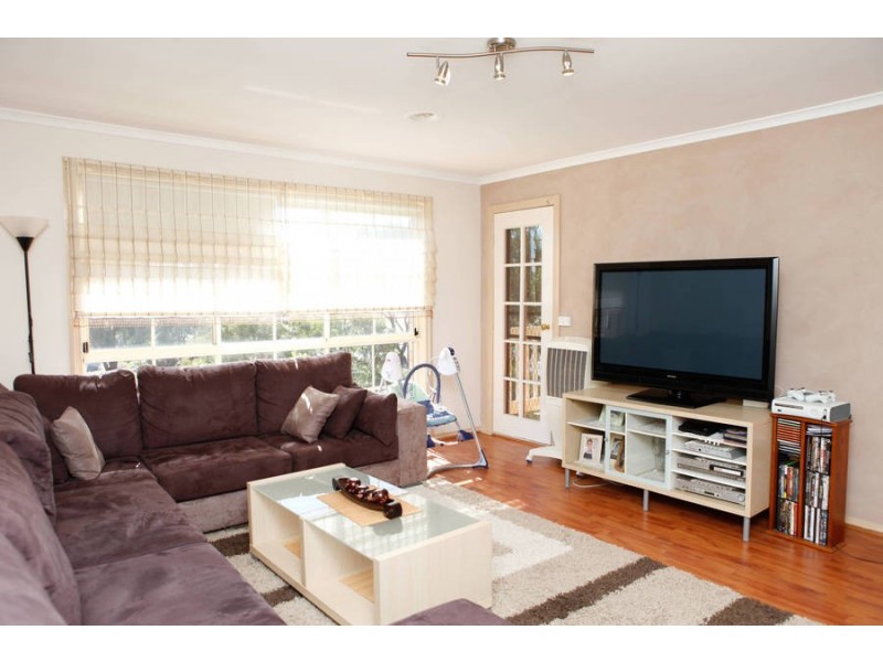 4/4 Shankland Boulevard, Meadow Heights VIC 3048