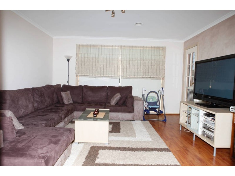 4/4 Shankland Boulevard, Meadow Heights VIC 3048