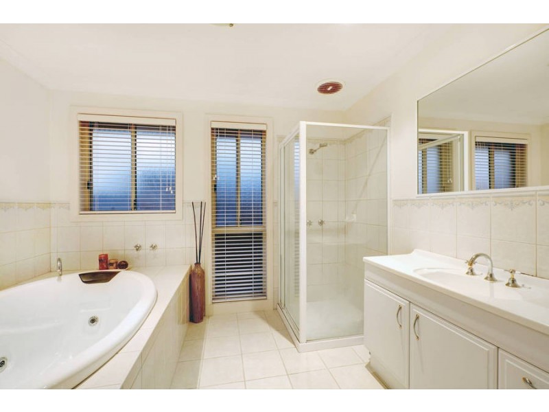 60 Salween Crescent, Roxburgh Park VIC 3064