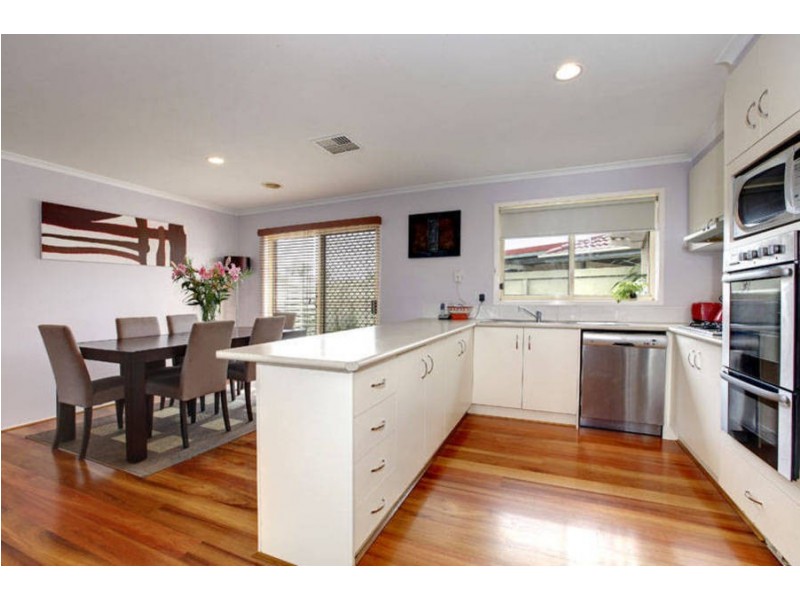 10 Chamney Place, Roxburgh Park VIC 3064