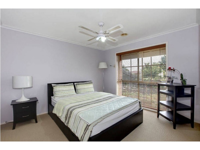 10 Chamney Place, Roxburgh Park VIC 3064