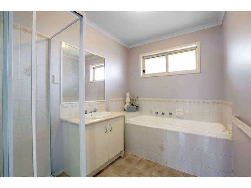 10 Chamney Place, Roxburgh Park VIC 3064