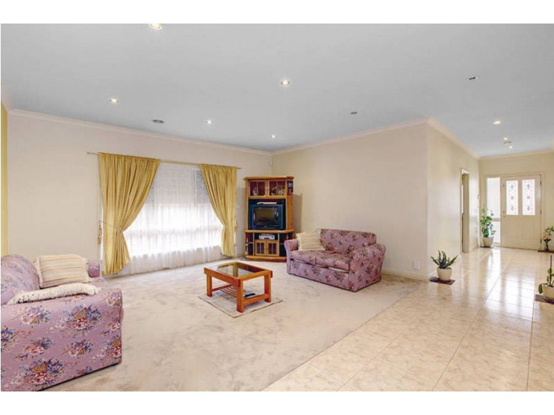 6 Pinelea Court, Roxburgh Park VIC 3064