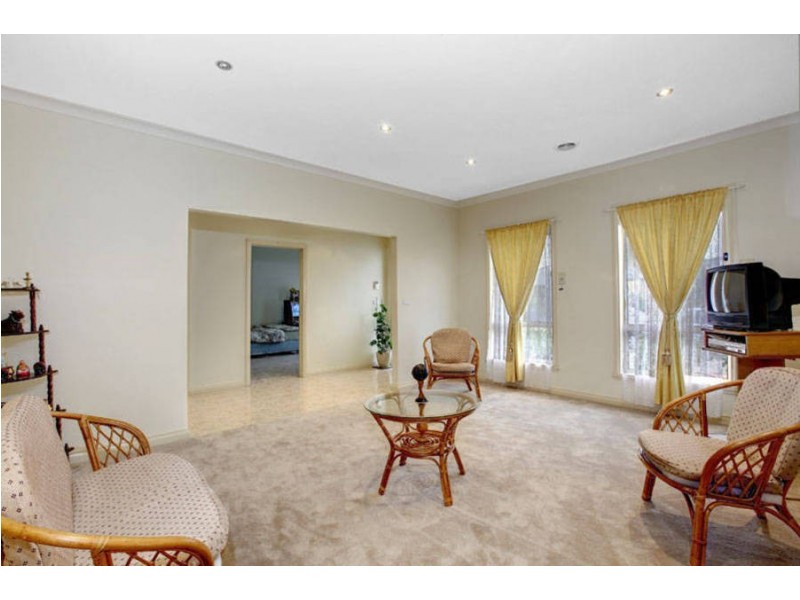 6 Pinelea Court, Roxburgh Park VIC 3064