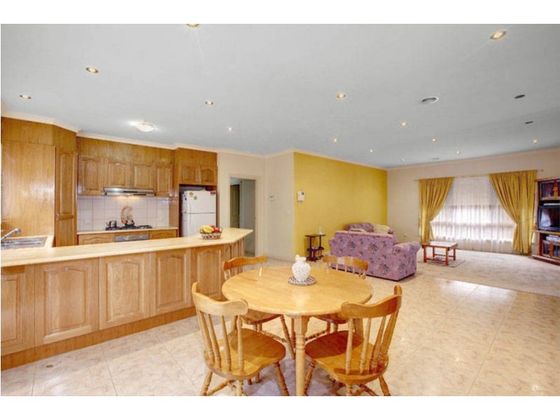 6 Pinelea Court, Roxburgh Park VIC 3064