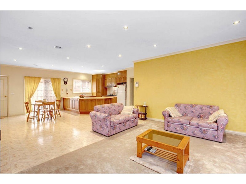 6 Pinelea Court, Roxburgh Park VIC 3064