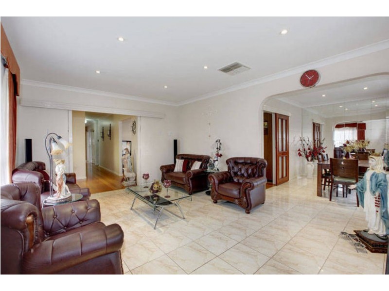 10 Dunkeld Street, Meadow Heights VIC 3048