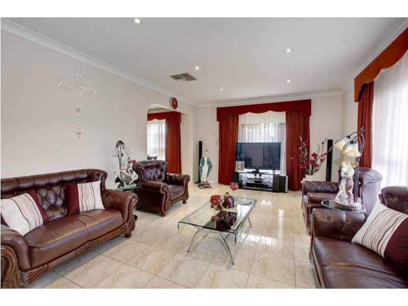10 Dunkeld Street, Meadow Heights VIC 3048
