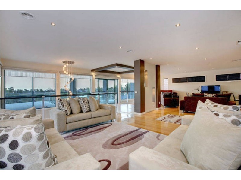 7 Beltana Lane, Roxburgh Park VIC 3064