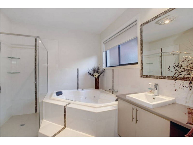 7 Beltana Lane, Roxburgh Park VIC 3064